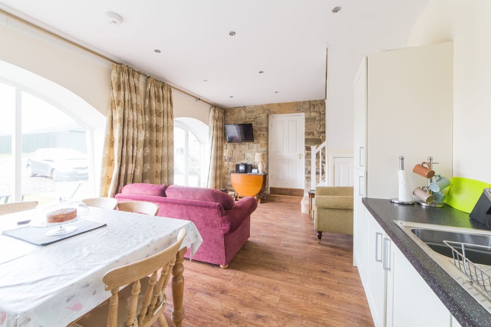 Bowes Barn 4 Star near Beamish, Newcastle & Durham - Sleeps 3 - open plan living