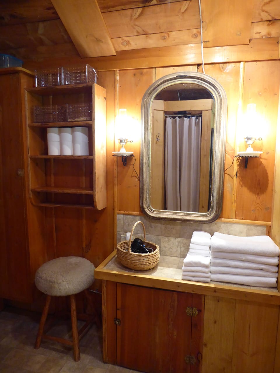 bath house (upper cabin)