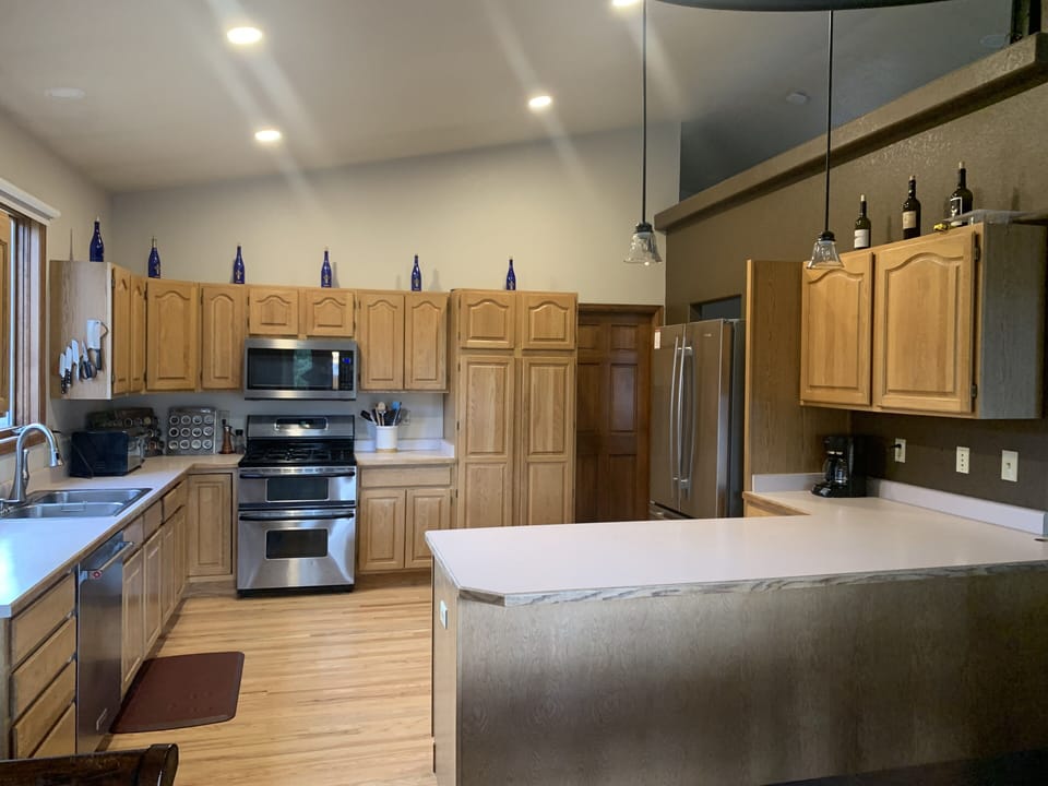 Spacious kitchen with plenty of counter space!