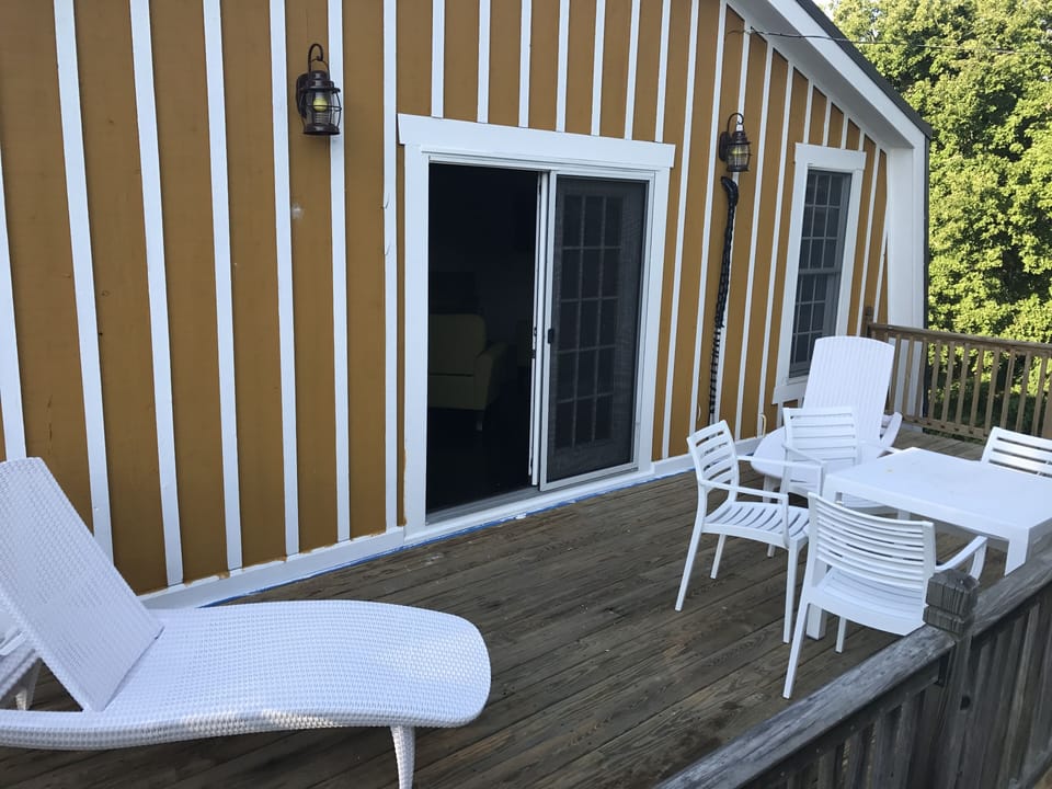 The outdoor deck at Hamilton Cottage.
