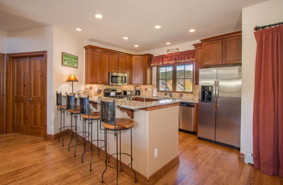 Granite counters and kitchen complete with all necessities - except food!
