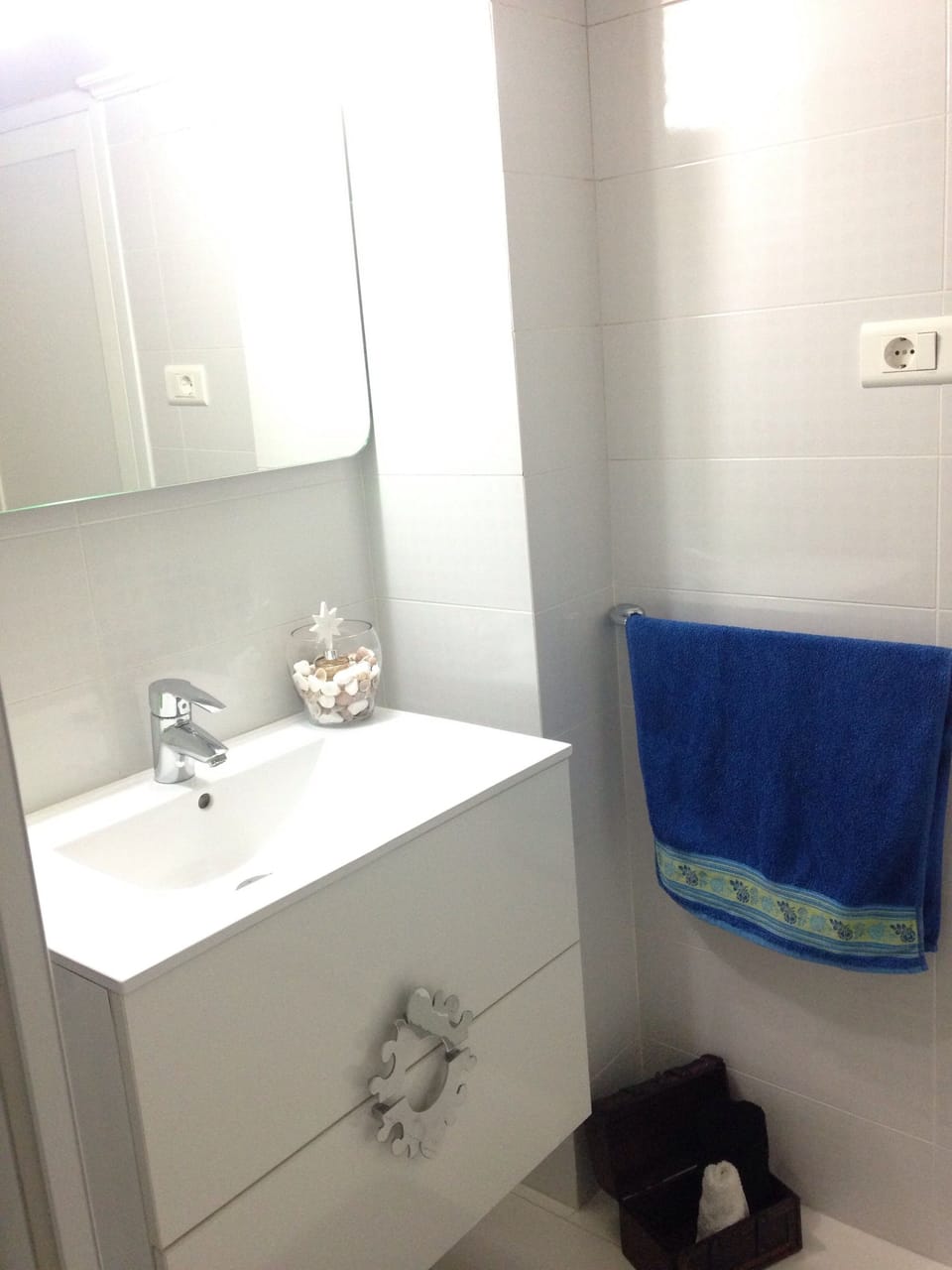 Bathroom sink