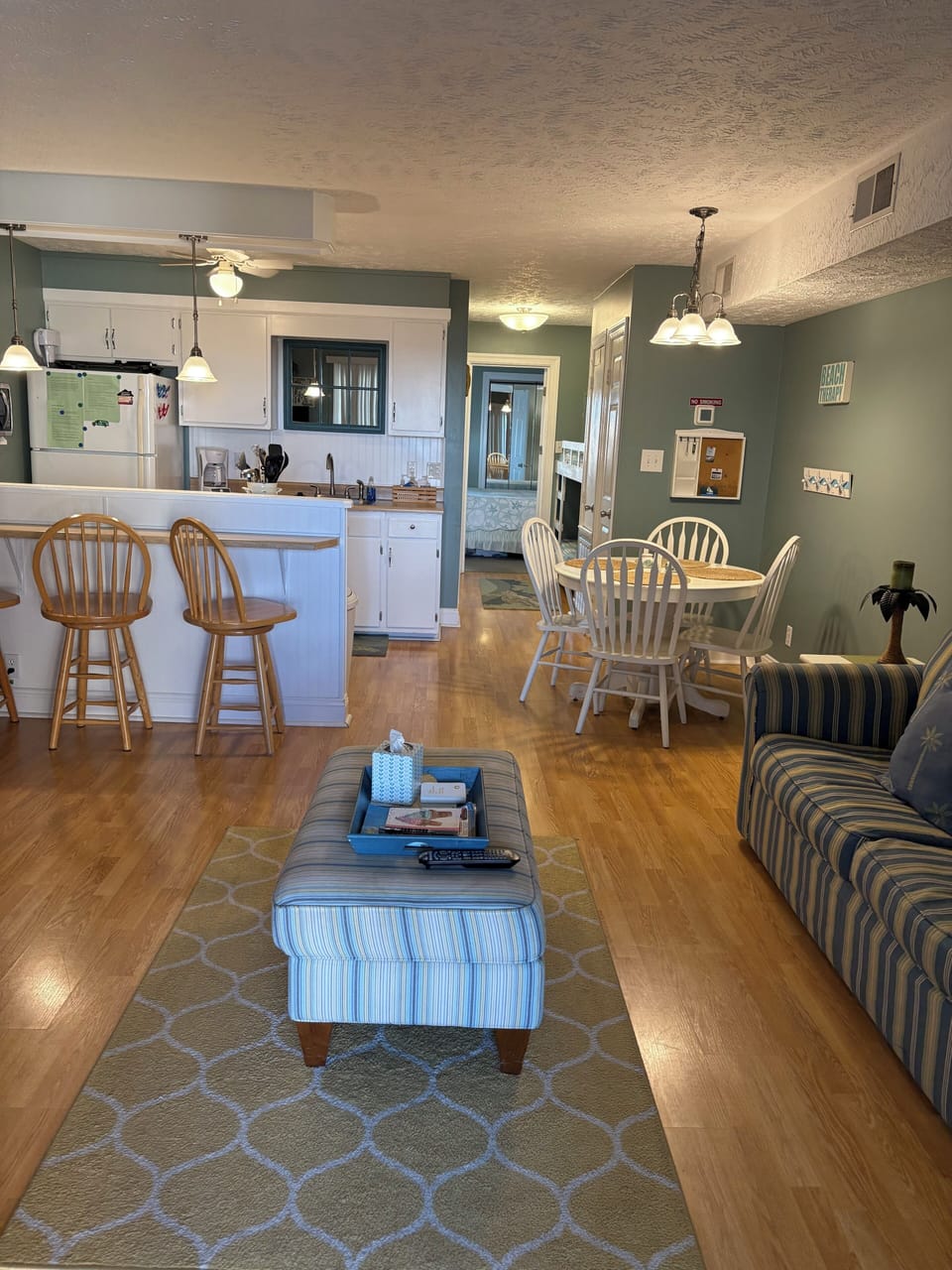 Living room/ Kitchen 