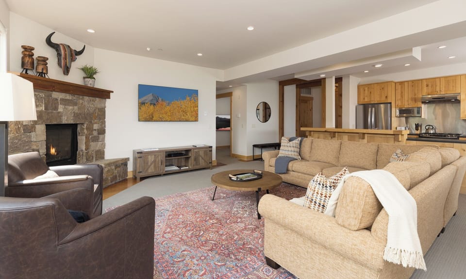 137 Beaverhead 301 living4