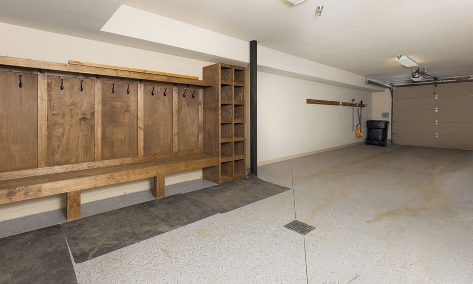 137 Beaverhead 301 garage2