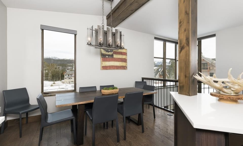 14 Claim Jumper dining2