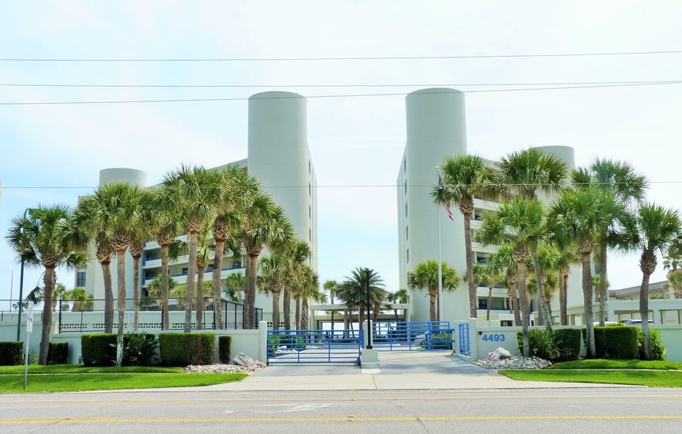 The entrance to Ebb Tide