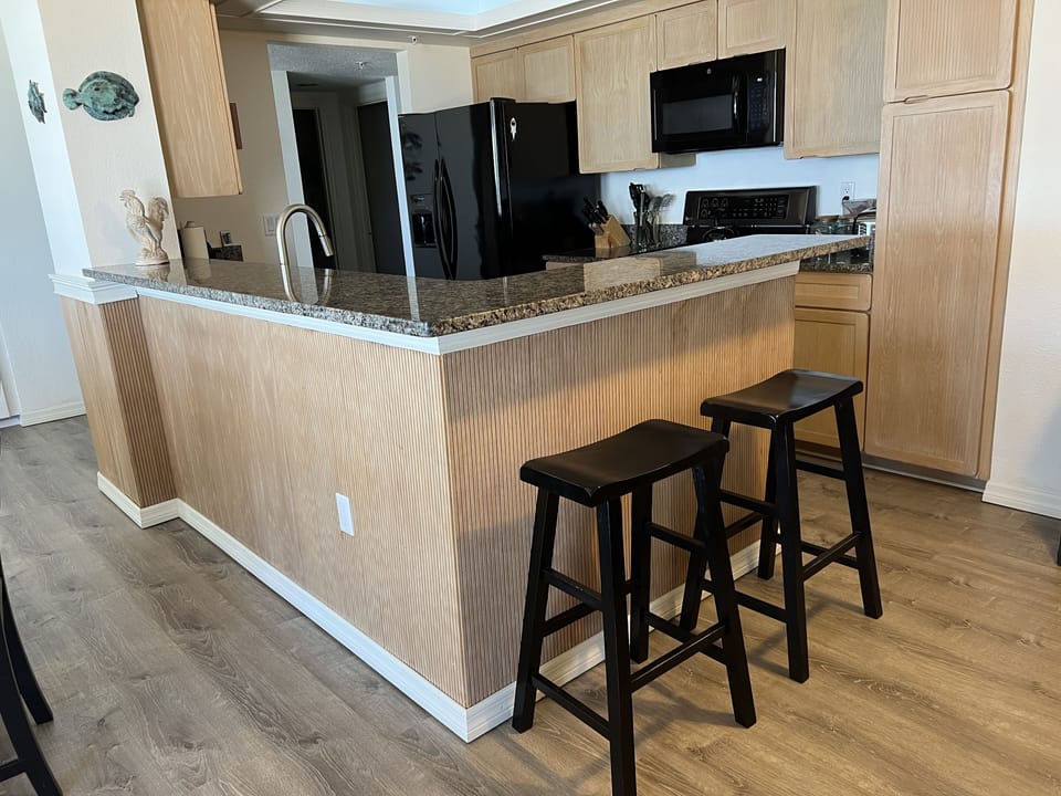 Kitchen bar area