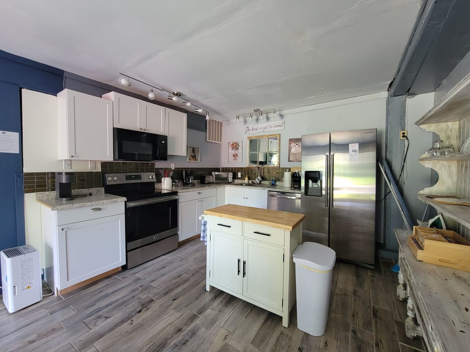 Captain's Quarters - Kitchen