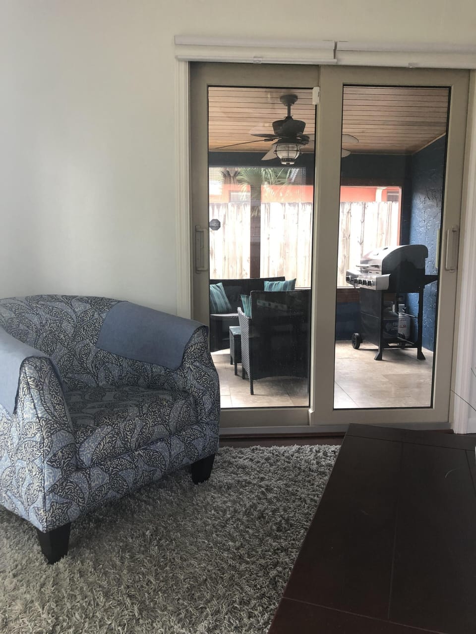 Screened in lanai with grill and ample seating 