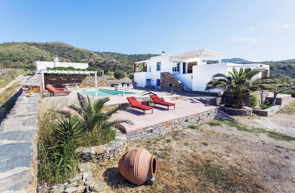 The pool and villa