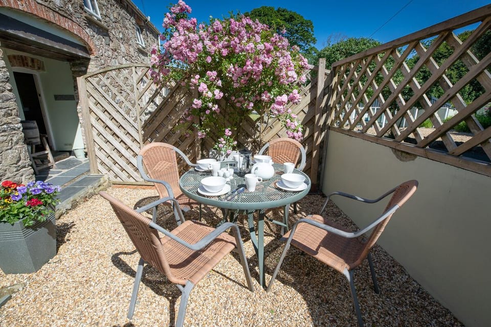 Herne Cottage - Courtyard garden