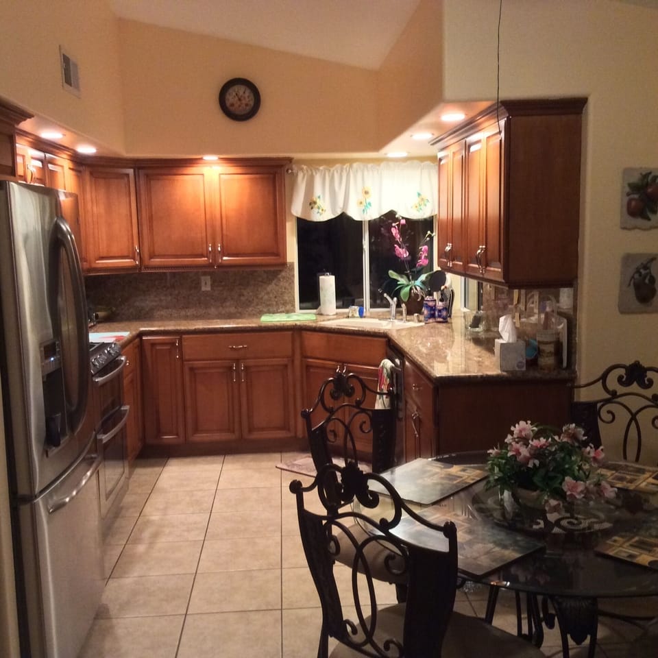 Cozy Kitchen with Dining Area