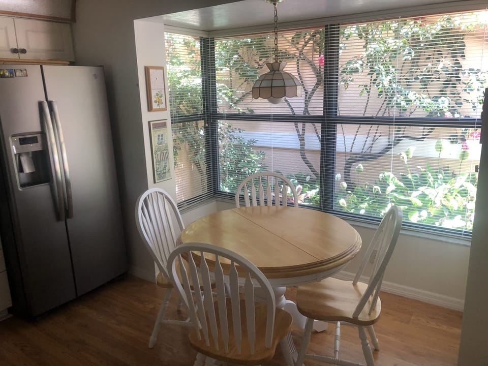 Eat-in Kitchen