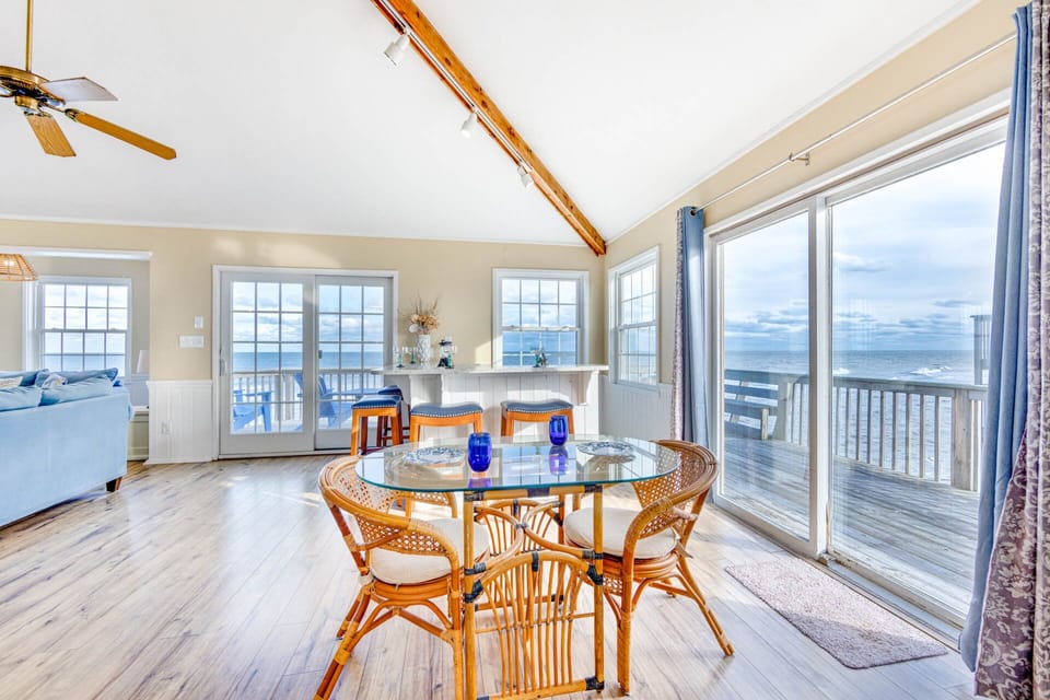 15-Surf-Or-Sound-Realty-136-The Islander-Great Room-06