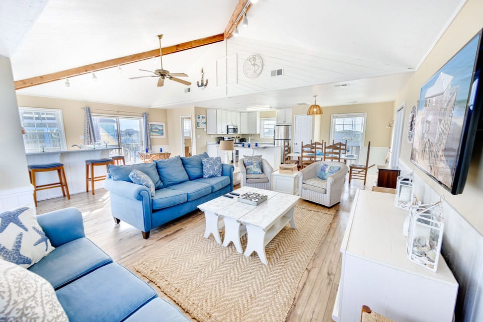 13-Surf-Or-Sound-Realty-136-The Islander-Great Room-04