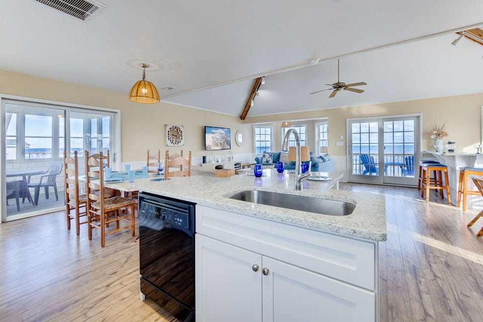 07-Surf-Or-Sound-Realty-136-The Islander-Kitchen-01