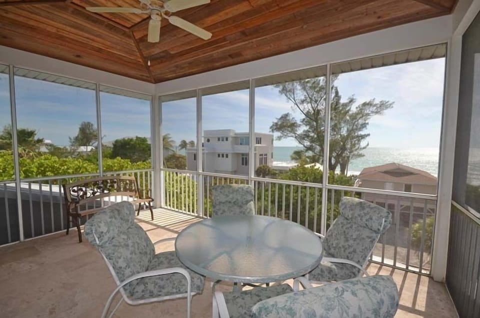 Upstairs balcony