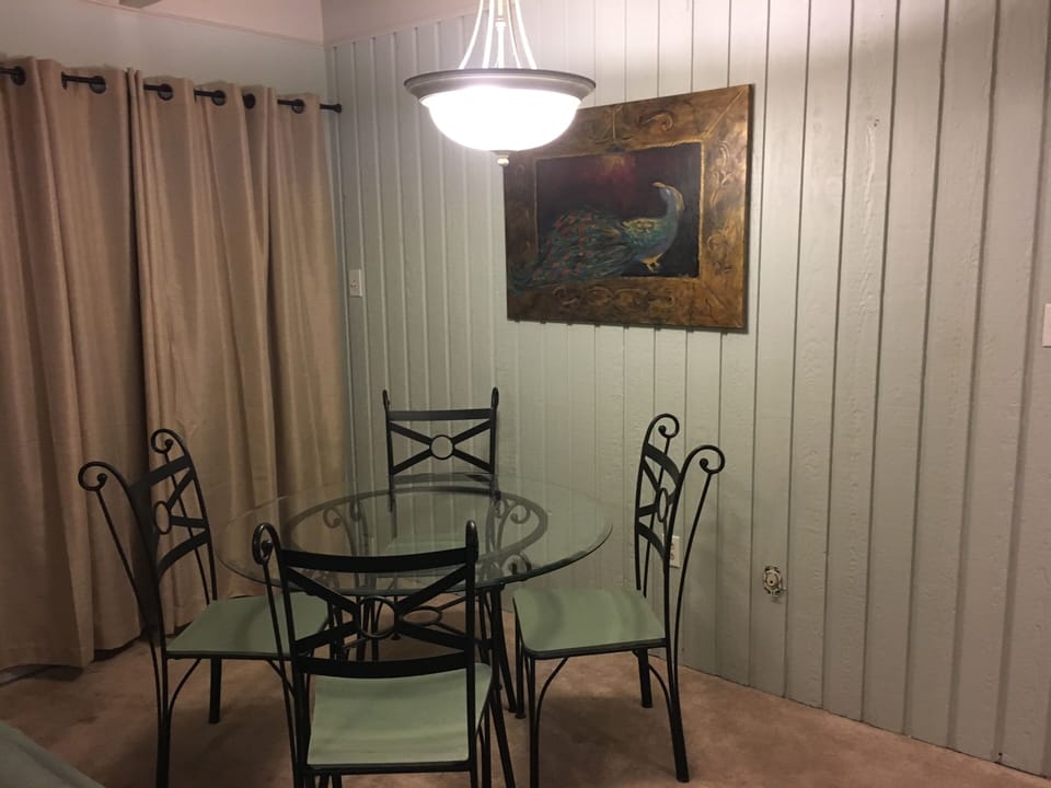 Seating for 4 (or 6 with bar stools)