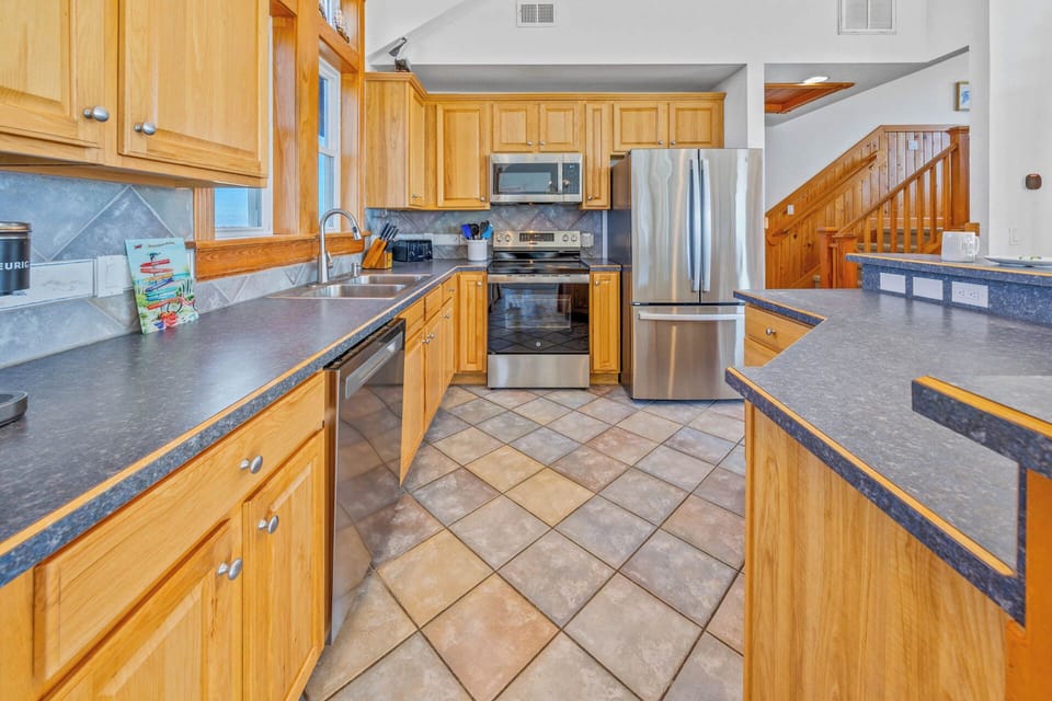 Surf or Sound Realty - 522 - Sun Dog - Kitchen -1