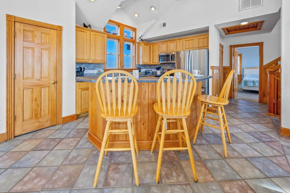 Surf or Sound Realty - 522 - Sun Dog - Kitchen -2
