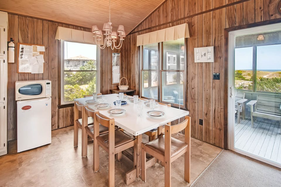 Surf-or-Sound-Realty-Ja-Kel-Ris-16-Dining-Area