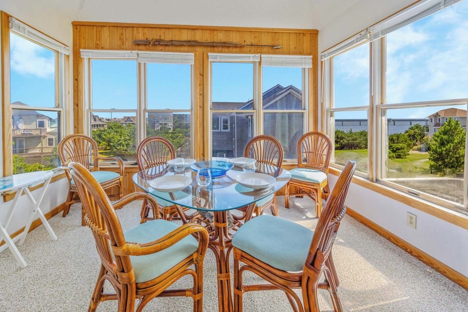 Surf or Sound Realty - 389 - Salty Dawg - Dining Area -4