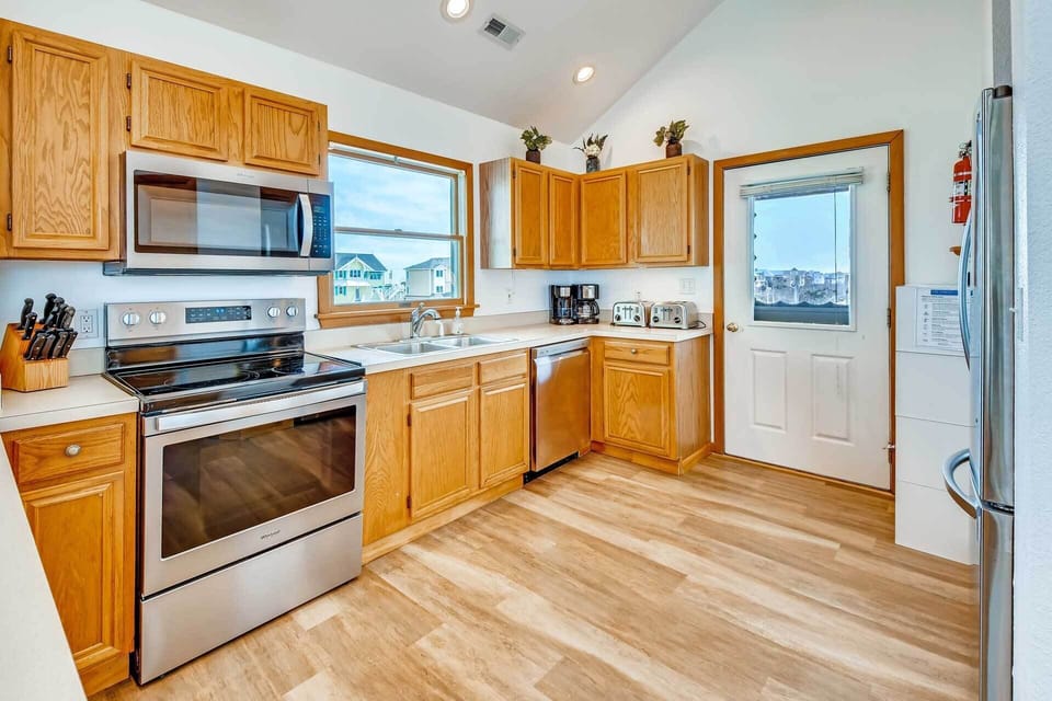Surf-or-Sound-Realty-459-Above-The-Dunes-Kitchen-1