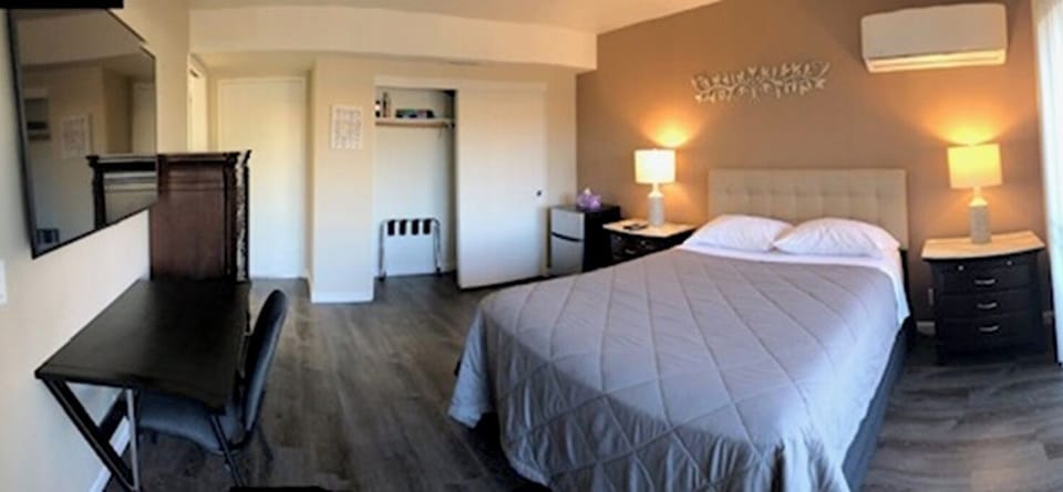 Bedroom 2 - Queen Bed