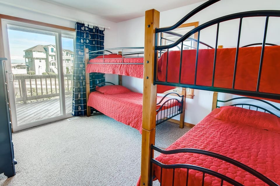 Surf-or-Sound-Realty-Waves-Crest-186-Bedroom
