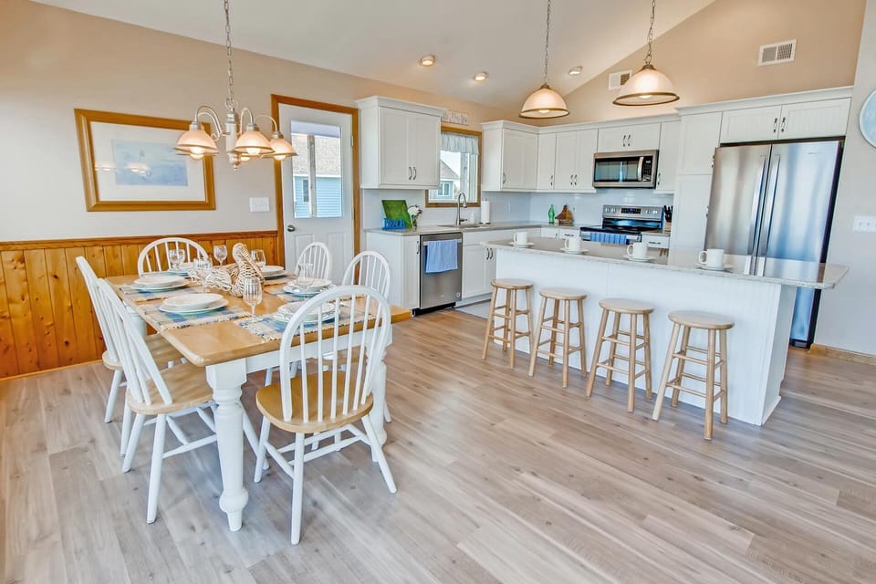 Surf-or-Sound-Realty-Waves-Crest-186-Dining-Area-2