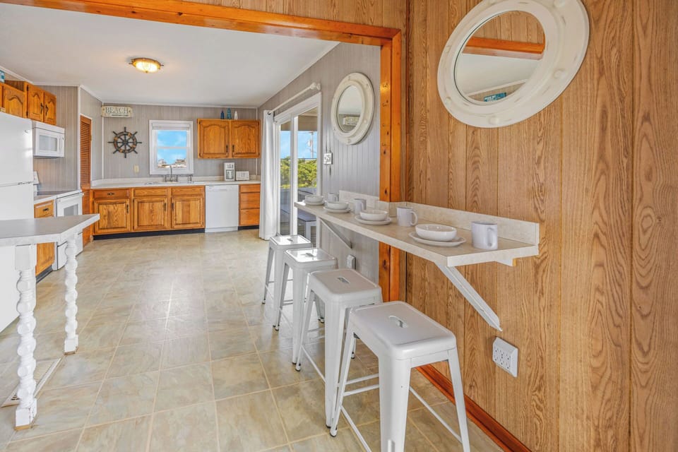 Surf or Sound Realty - 565 - Whit's End - Dining Area -5