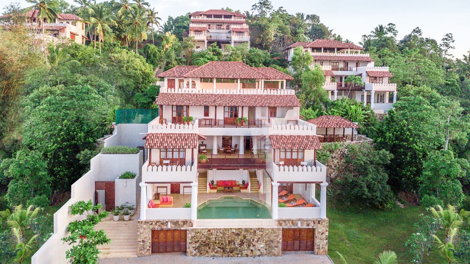 VILLA EXTERIOR