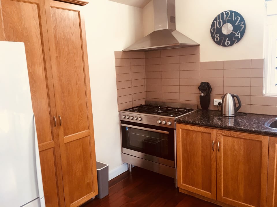 6 Gas Burner flus full oven