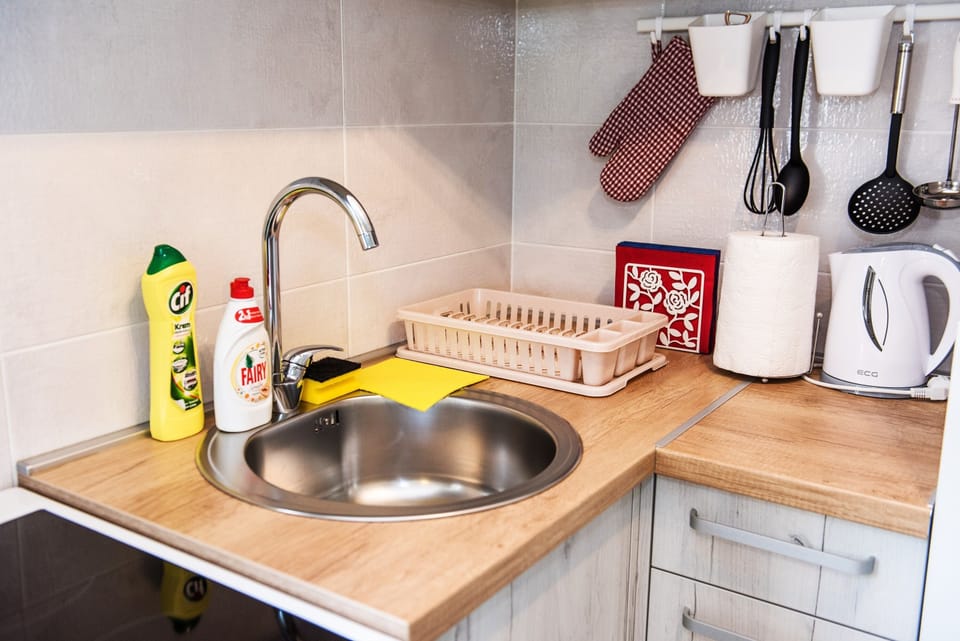 Fully equipped custom made kitchen 