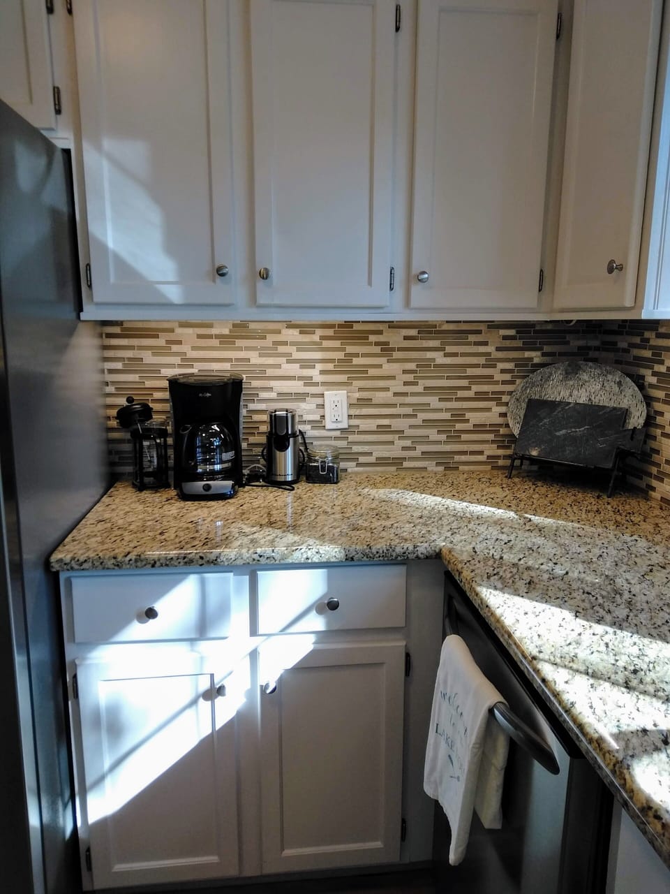 Beautiful, updated kitchen with all the comforts of home.
