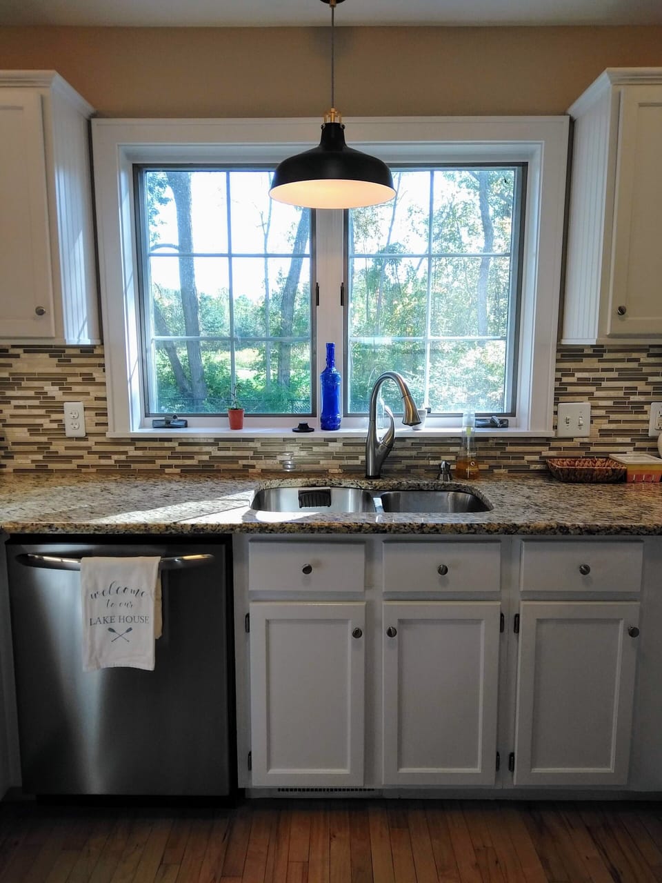 Beautiful, updated kitchen with all the comforts of home.