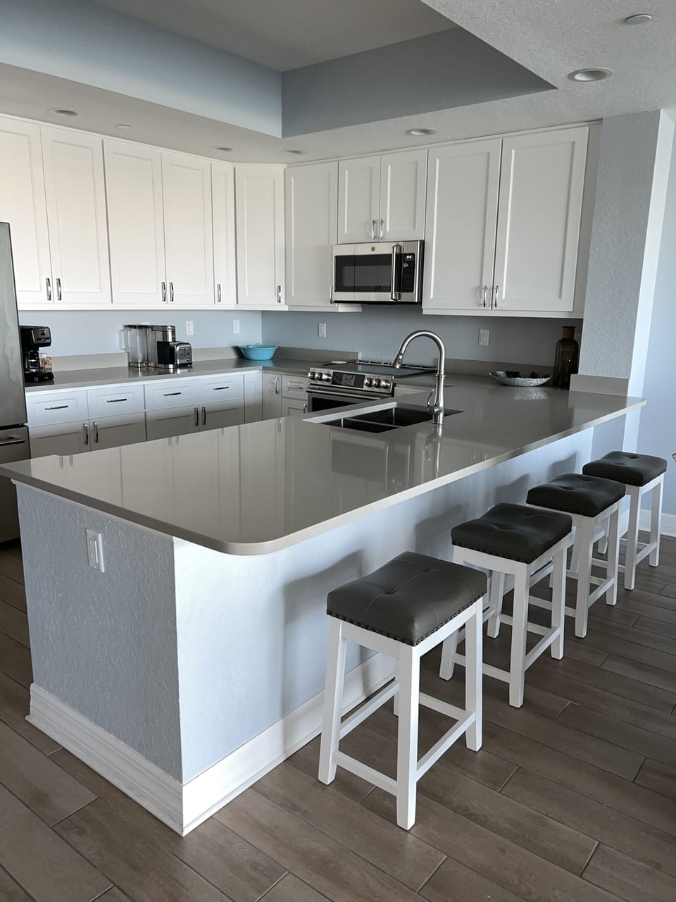 Seating for four in the kitchen area