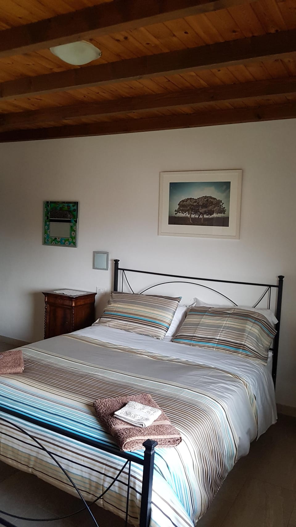 Another view of the Cimone room
