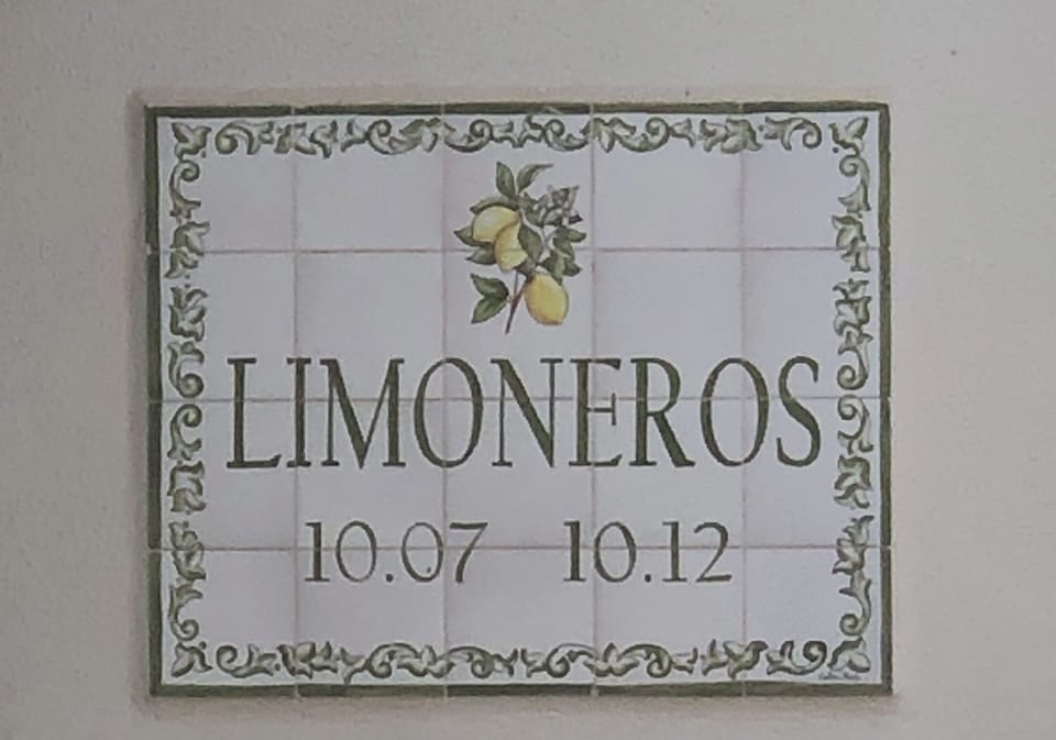 Sign posting for the apartment