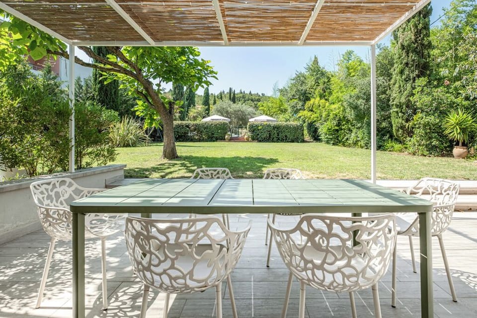xl terrace with table, pergola and lounge