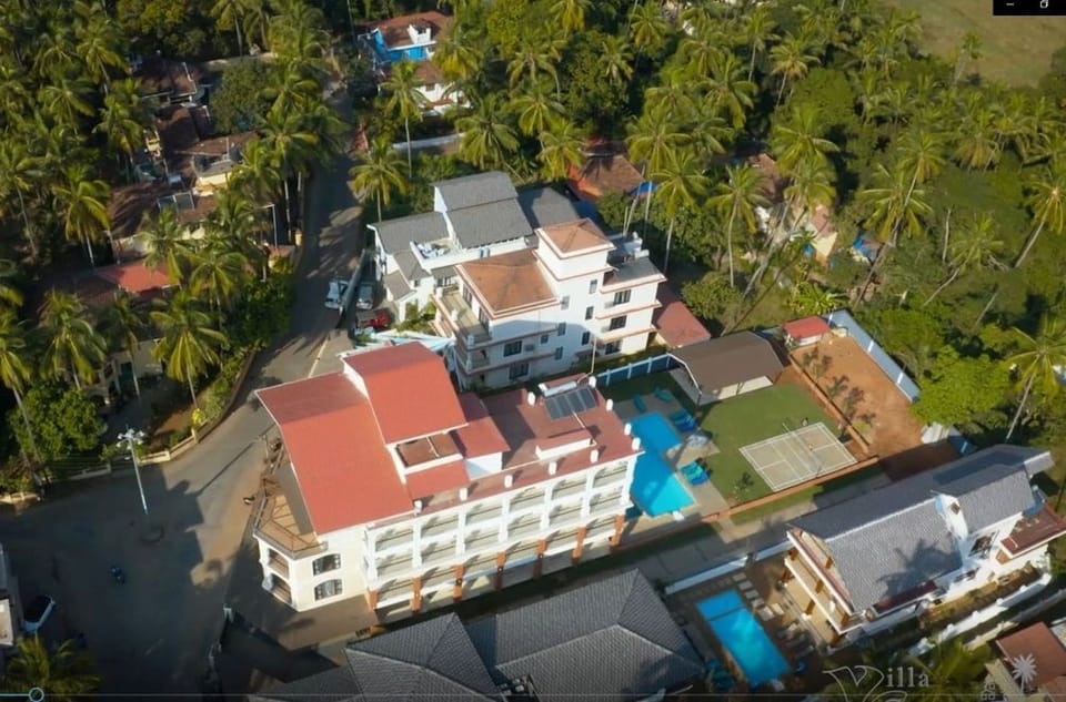 Spacious villa with swimming pool and ensuite Bathrooms