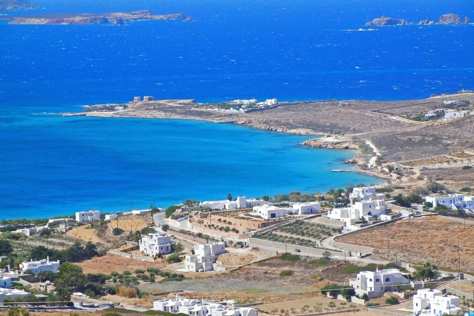 blue colours dominating the Krios beach area