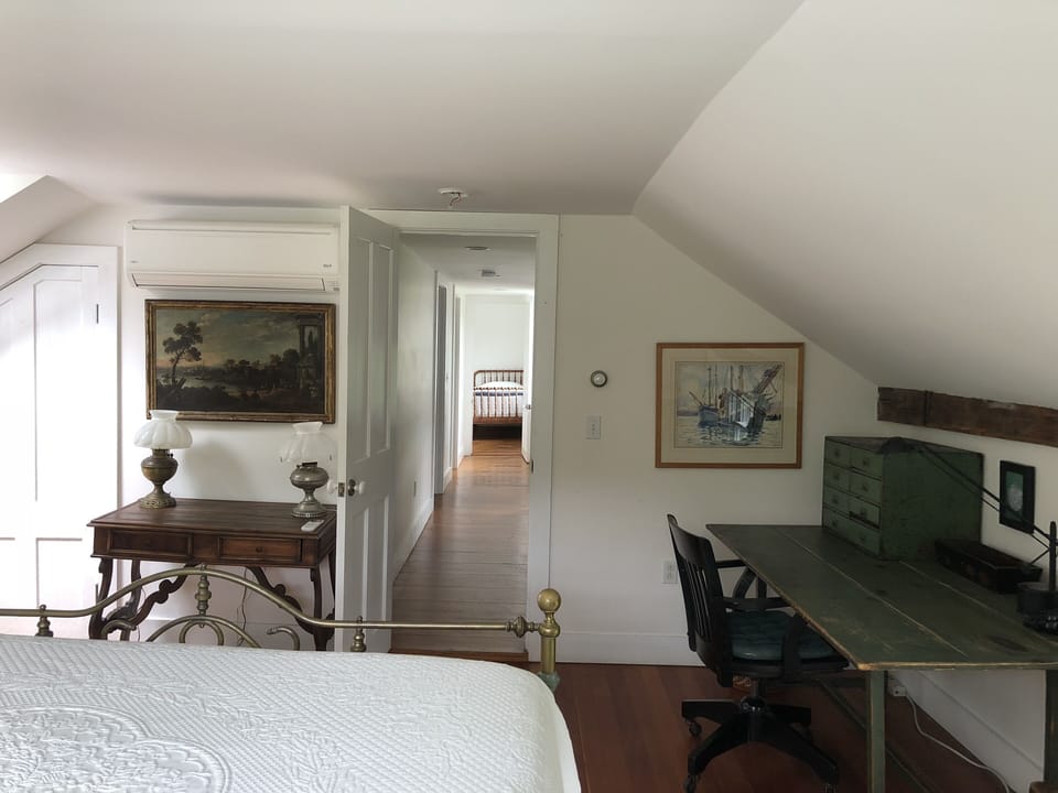 Master bedroom/hall to single bedroom