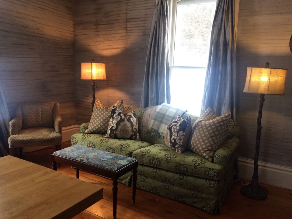 Library/ Bar seating area