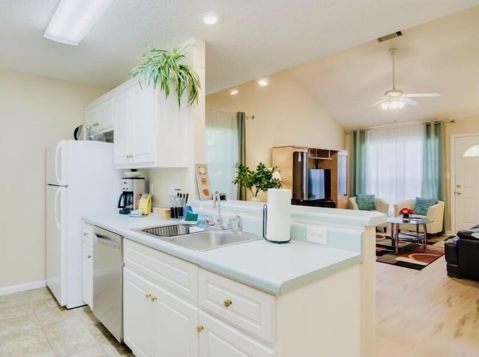 Fully equipped kitchen