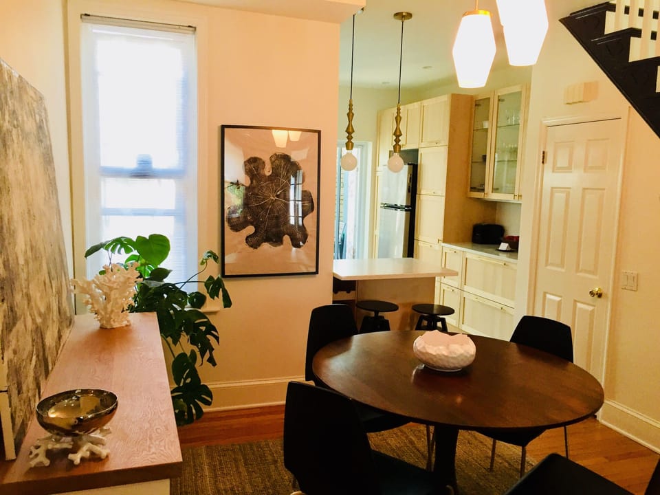  Dining room for four and open kitchen 