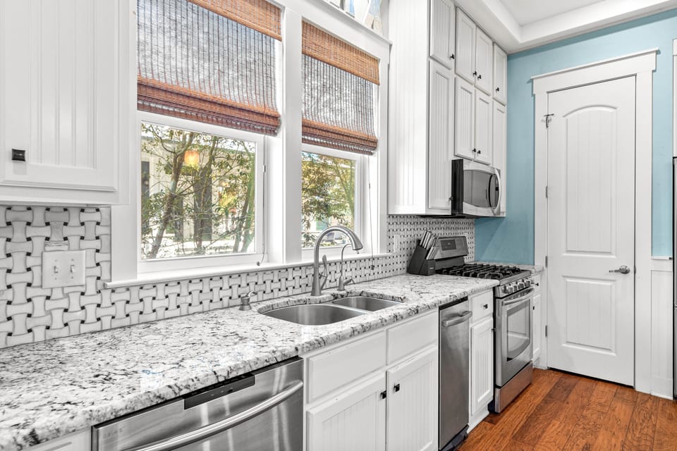 Beautifully, fully equipped kitchen