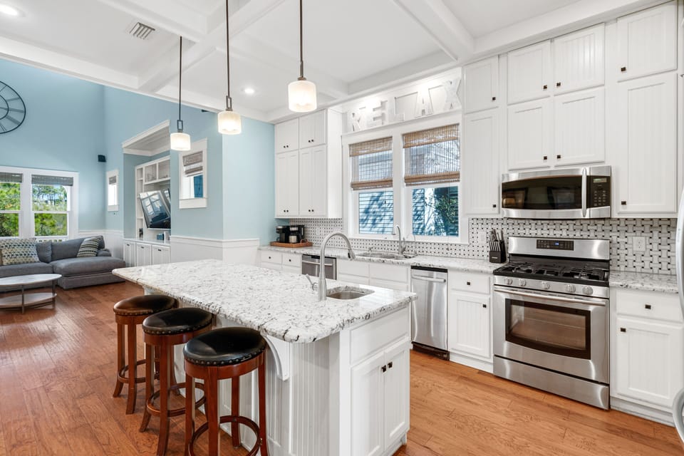 Breakfast Bar with seats for 3 guests