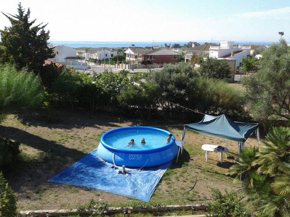The 4000 liter pool is availabe in summer. assembly will be chatged separately
